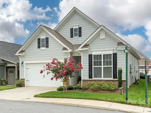 743 Summerfield Place, Flat Rock, NC 28731