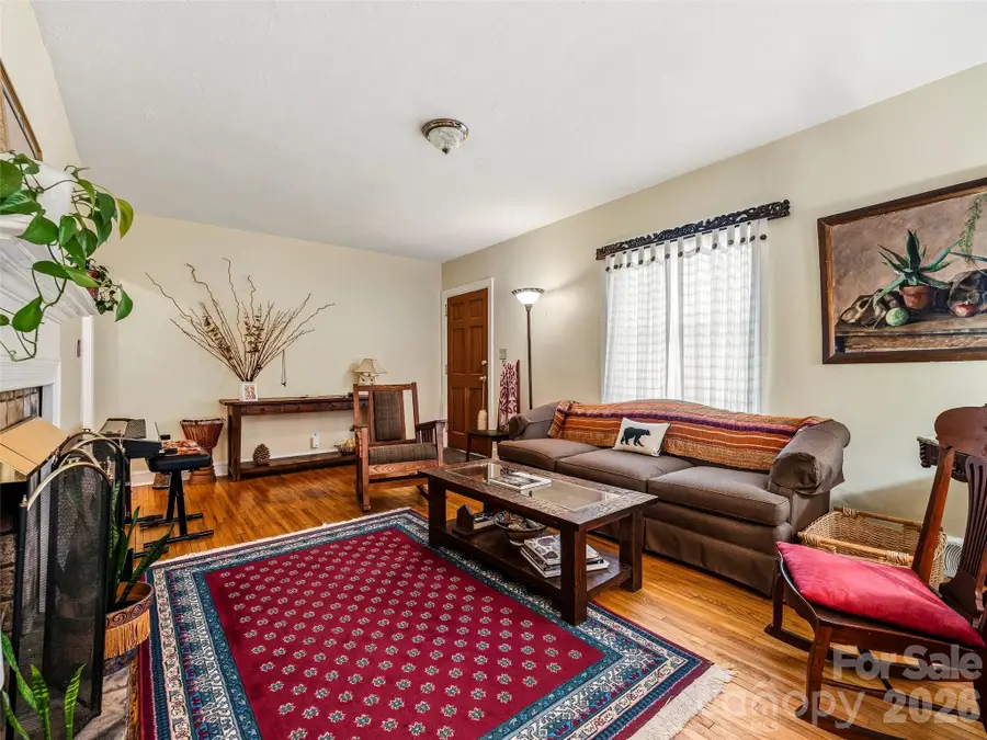 28 Canterbury Road, Asheville, NC 28805 - #3