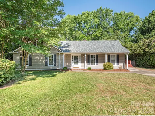 8208 Bluesage Circle, Charlotte, NC 28270