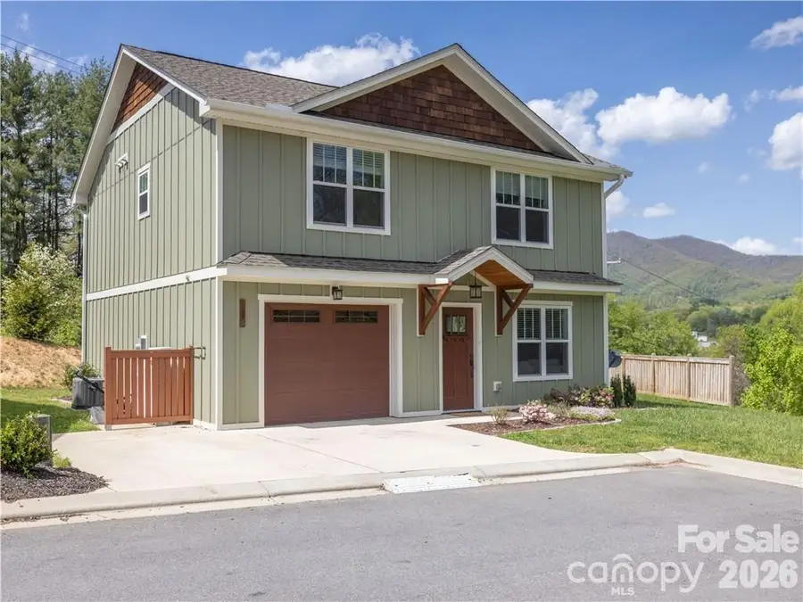 101 Towne Place, Clyde, NC 28721 - #2