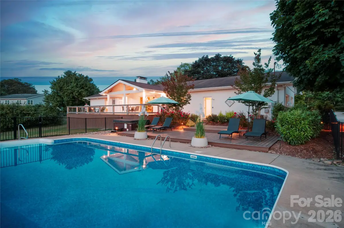 134 W Oakview Road, Asheville, NC 28806 - #1