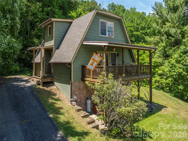 649 Acres View Drive, Waynesville, NC 28786
