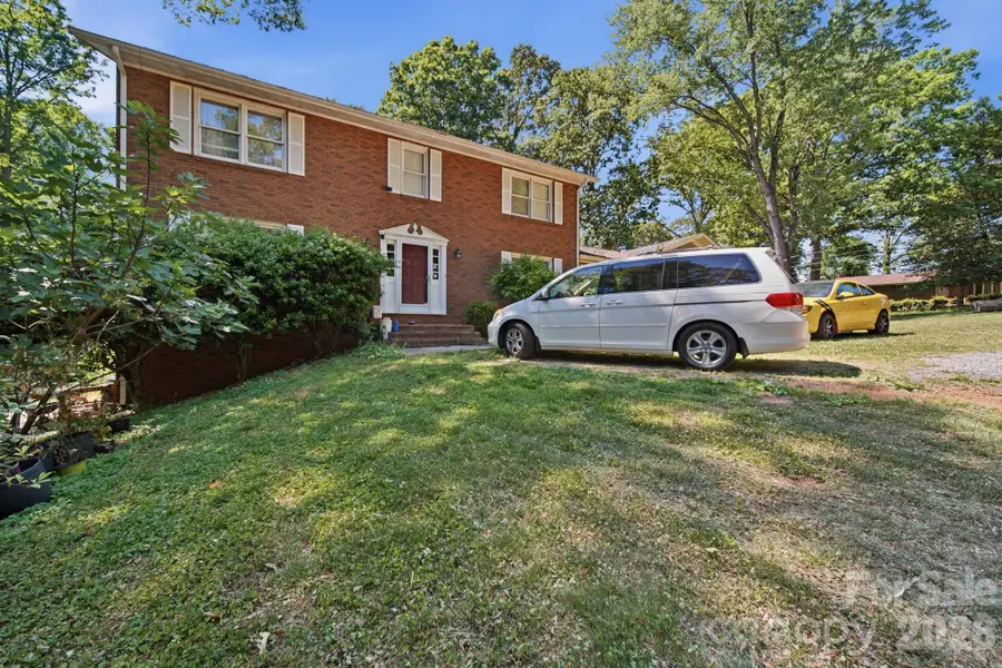 970 23rd Avenue Ne, Hickory, NC 28601 - #2
