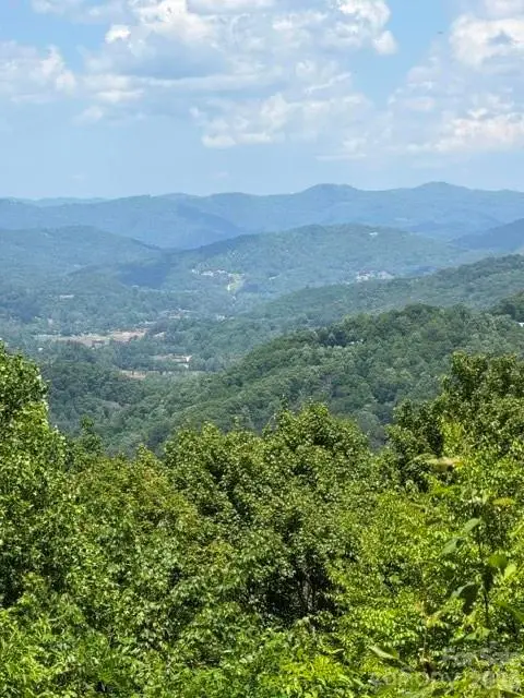 105 Dotsu Trail, Maggie Valley, NC 28751