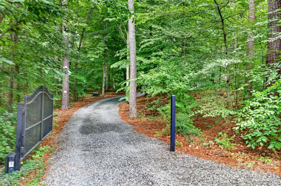 2932 Oakdale Road, Charlotte, NC 28216 - #2