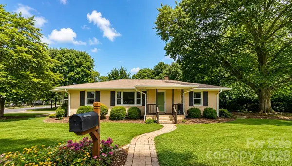 810 Lakeview Drive, Pineville, NC 28134