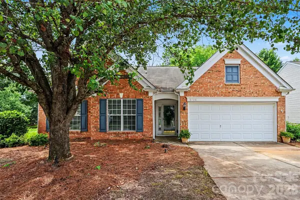 8708 Heron Glen Drive, Charlotte, NC 28269