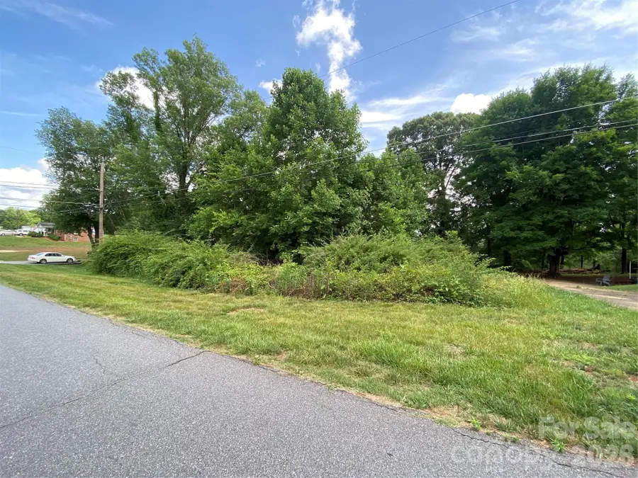 2061 Colonial Lane #17/E, Hickory, NC 28601 - #3