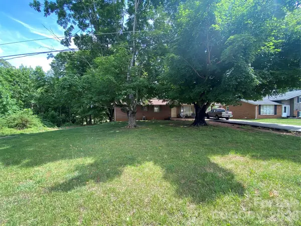 2071 Colonial Lane, Hickory, NC 28601