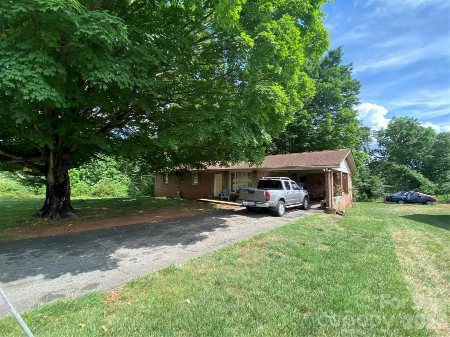 2071 Colonial Lane, Hickory, NC 28601 - #2