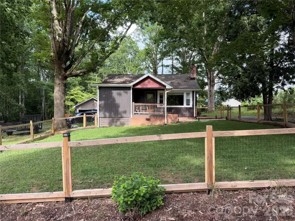 40 Dove Haven Lane, Hendersonville, NC 28791