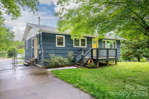 65 Farley Street, Waynesville, NC 28786