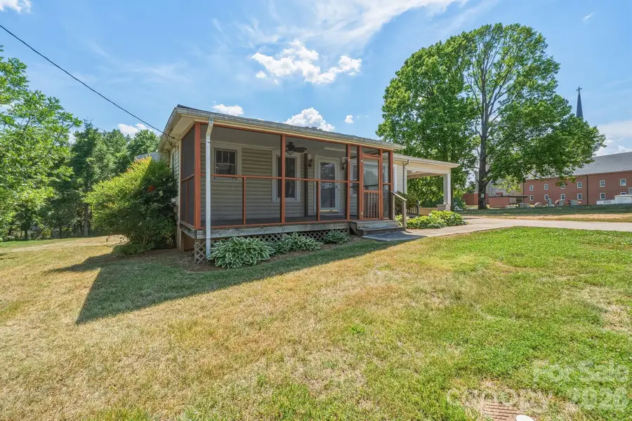 2308 11th Avenue Ne, Hickory, NC 28601 - #3