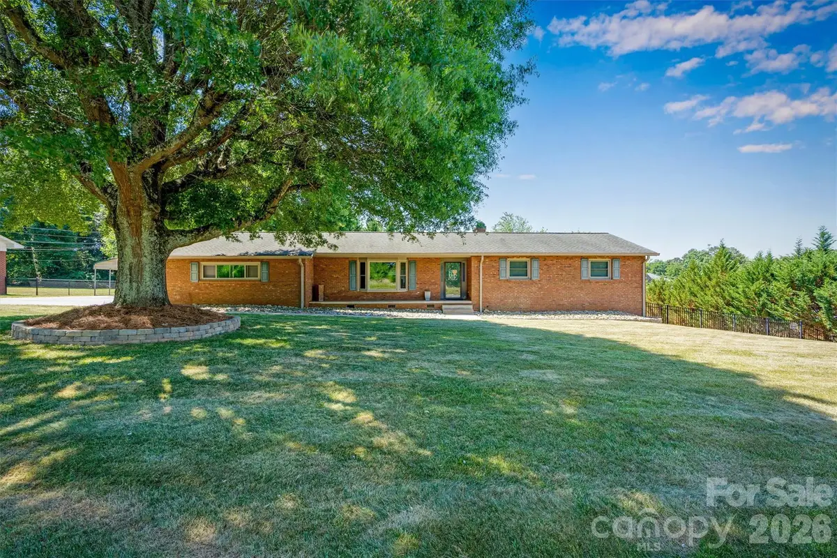 226 28th Avenue Place Ne, Hickory, NC 28601 - #1