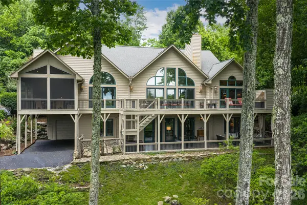305 Piney Knoll Lane, Hendersonville, NC 28739