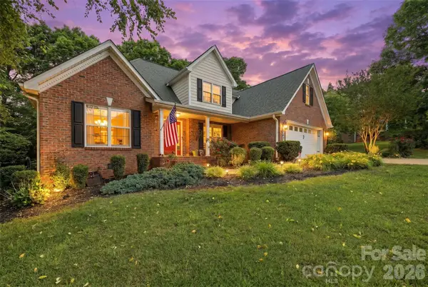 1197 Waterford Drive, Hickory, NC 28602