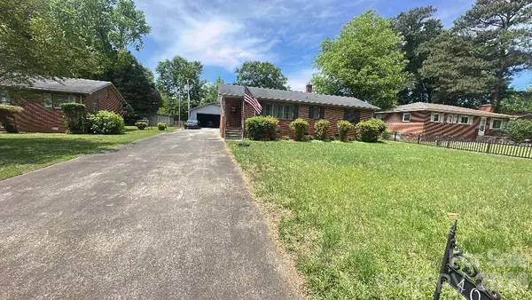 400 Briarwood Drive, Charlotte, NC 28215