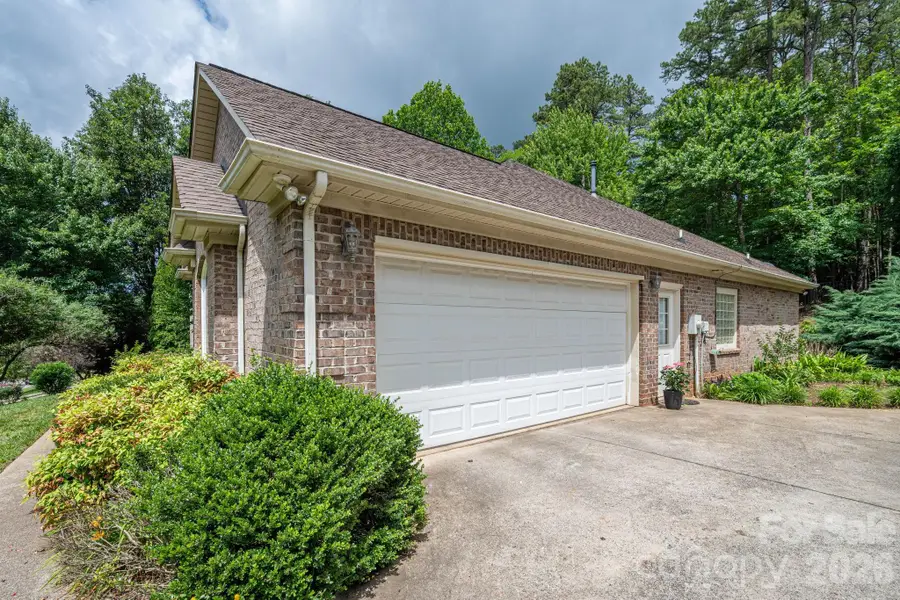 116 28th Avenue Nw, Hickory, NC 28601 - #3