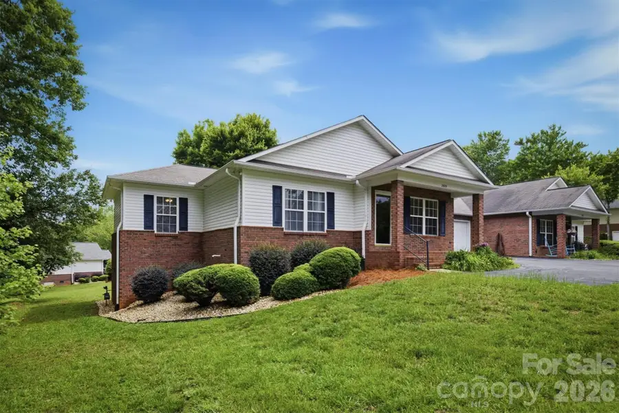 2523 26th Avenue Ne, Hickory, NC 28601 - #2