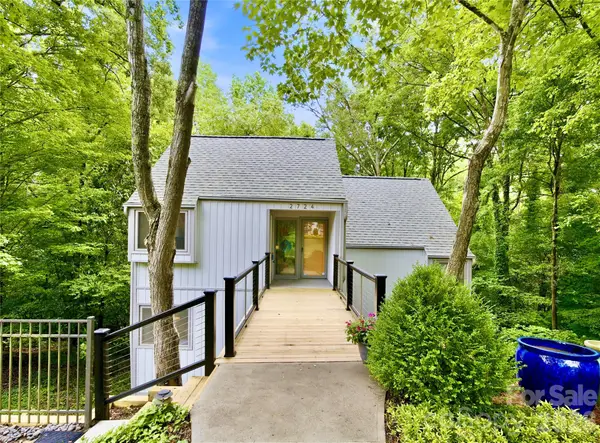 2724 Huntingtowne Farms Lane, Charlotte, NC 28210
