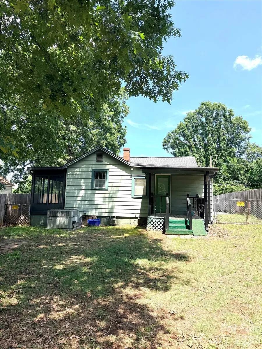 731 10th Street Boulevard Nw, Hickory, NC 28601 - #2