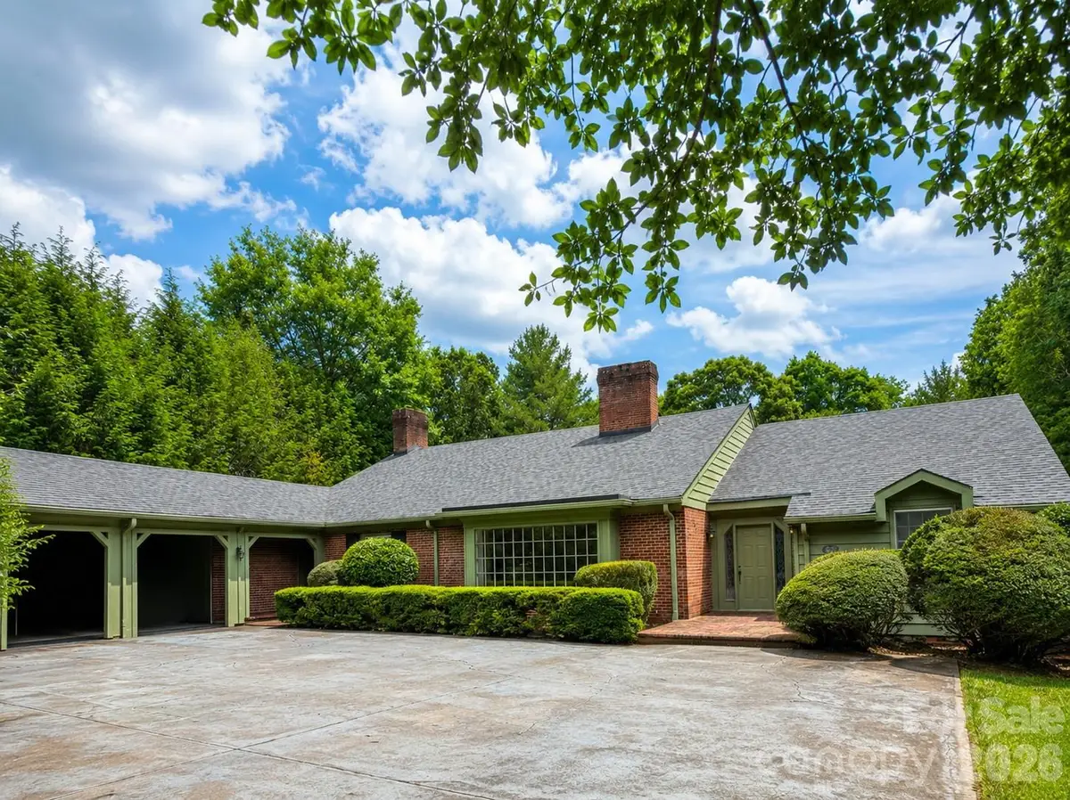 1811 5th Street Nw, Hickory, NC 28601 - #1