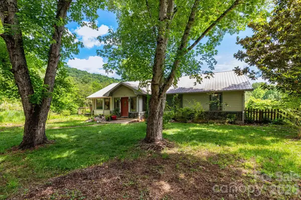 18 Bartlett Road, Weaverville, NC 28787