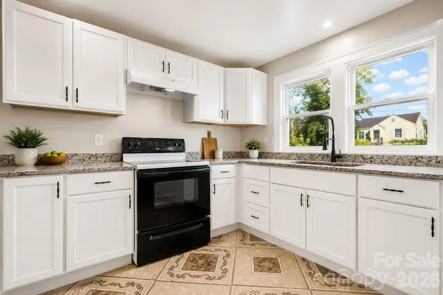 204 22nd Avenue Ne, Hickory, NC 28601 - #2