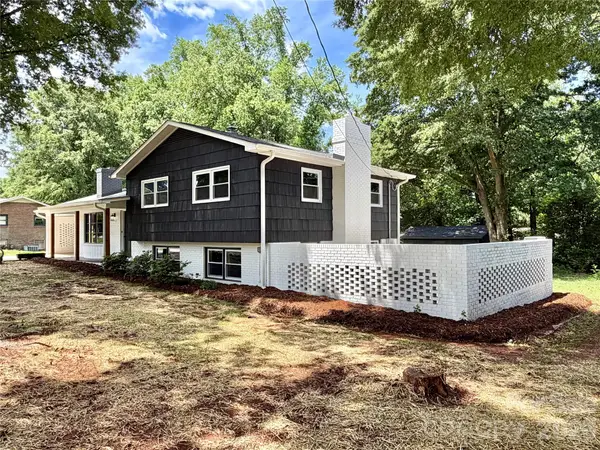 303 Deal Avenue Ne, Conover, NC 28613