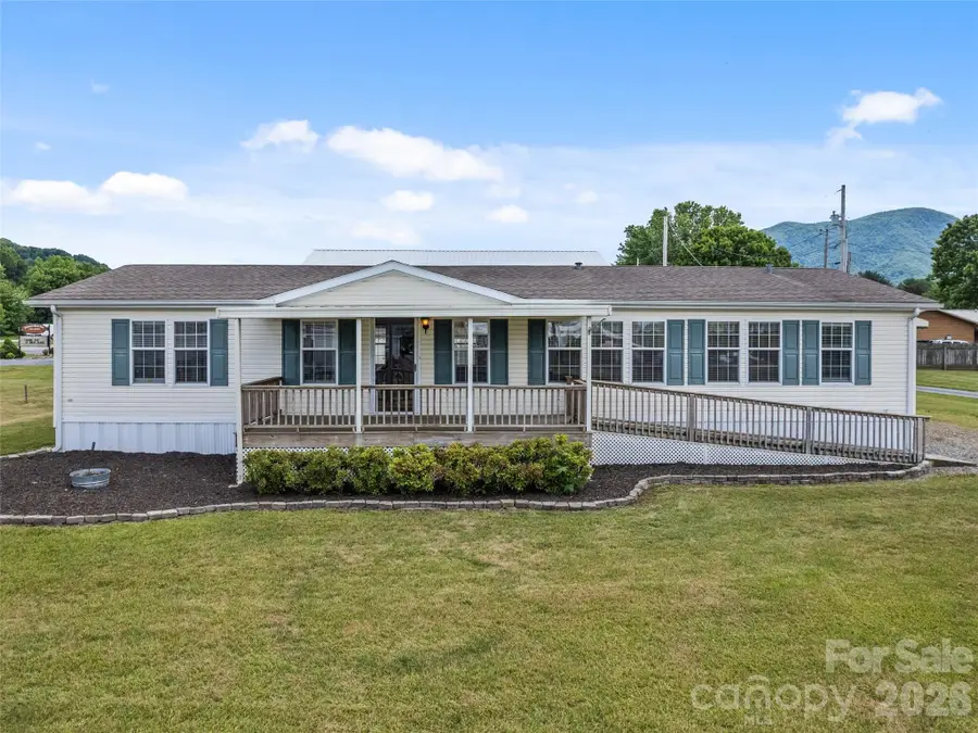 25 Lester Lane, Waynesville, NC 28785 - #2