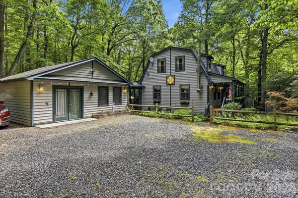 37 Pine Bluff Road, Hendersonville, NC 28792