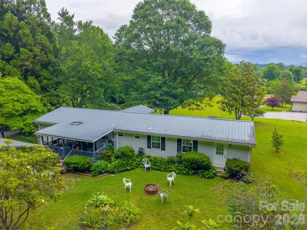 1350 N Skeenah Road, Franklin, NC 28734