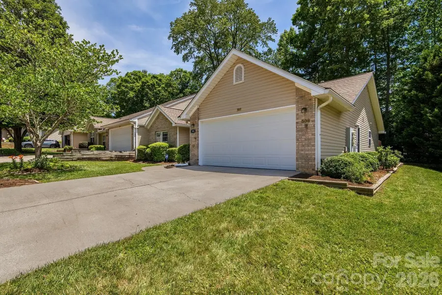 308 Wiltshire Circle, Fletcher, NC 28732 - #3
