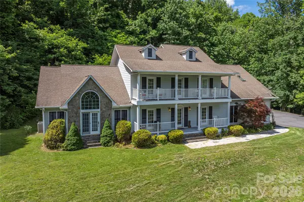 302 Davy Crockett Drive, Maggie Valley, NC 28751