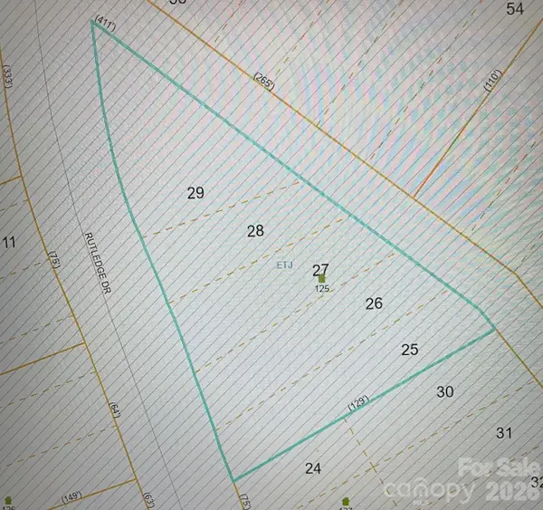 125 Rutledge Drive, Hendersonville, NC 28739