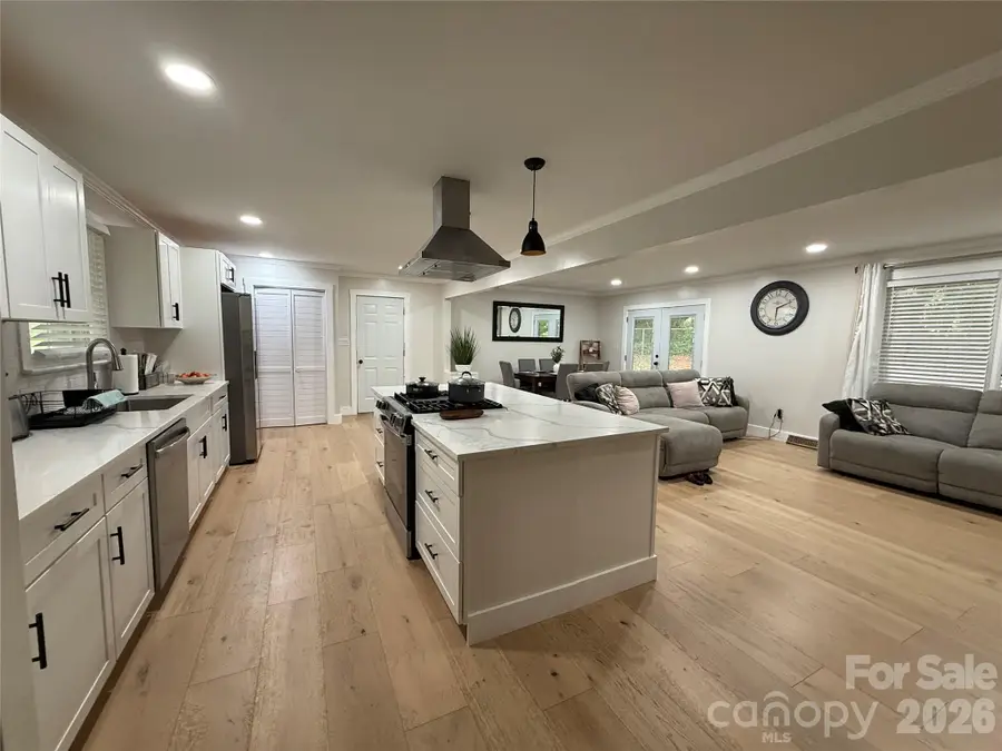 1130 16th Avenue Nw, Hickory, NC 28601 - #2