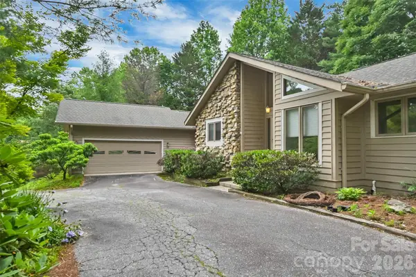 300 Ethan Pond Way, Hendersonville, NC 28791
