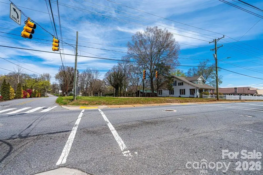 24 7th Street Nw, Taylorsville, NC 28681 - #2