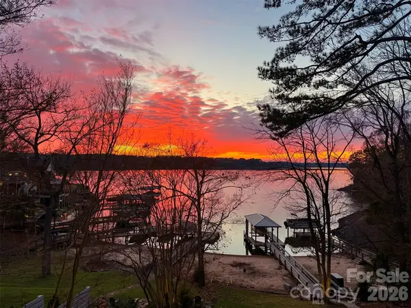 31002 Executive Point, Tega Cay, SC 29708