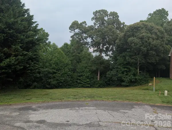 4818 35th Street Drive Ne #15, Hickory, NC 28601