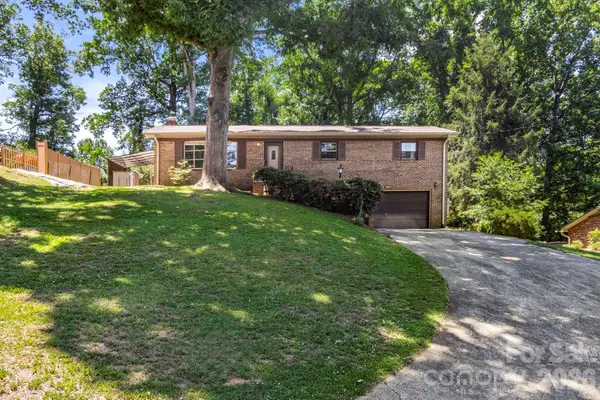 2951 7th Street Drive Ne, Hickory, NC 28601
