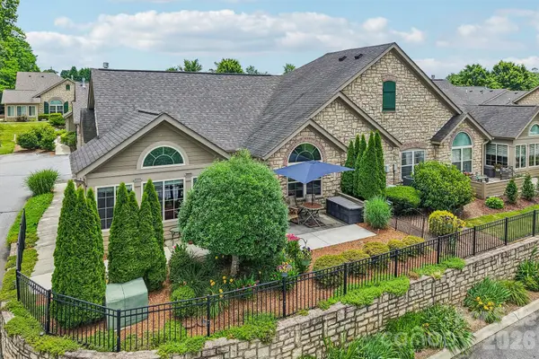 174 Summerfield Place, Flat Rock, NC 28731