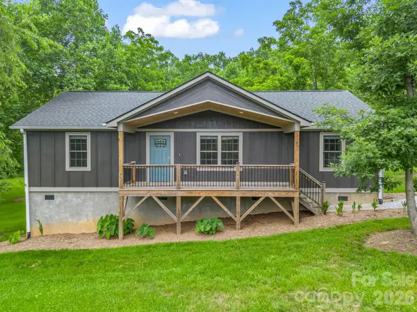 100 Walt Drive, Hendersonville, NC 28792