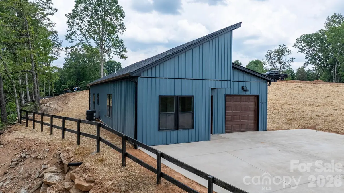 909 Overlook Drive Sw, Lenoir, NC 28645 - #1