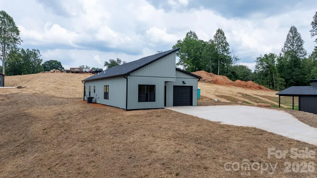 913 Overlook Drive Sw, Lenoir, NC 28645 - #1