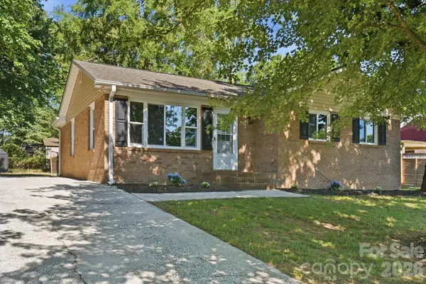9828 Starwood Drive, Charlotte, NC 28215
