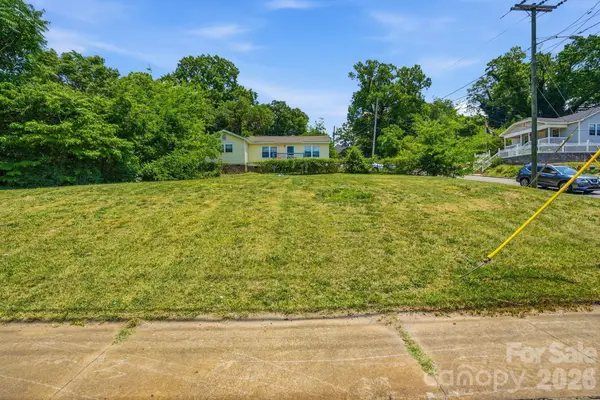 412 W Davidson Avenue, Gastonia, NC 28052