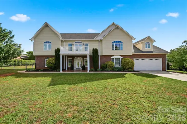 1360 Sweetbriar Lane, Hickory, NC 28602