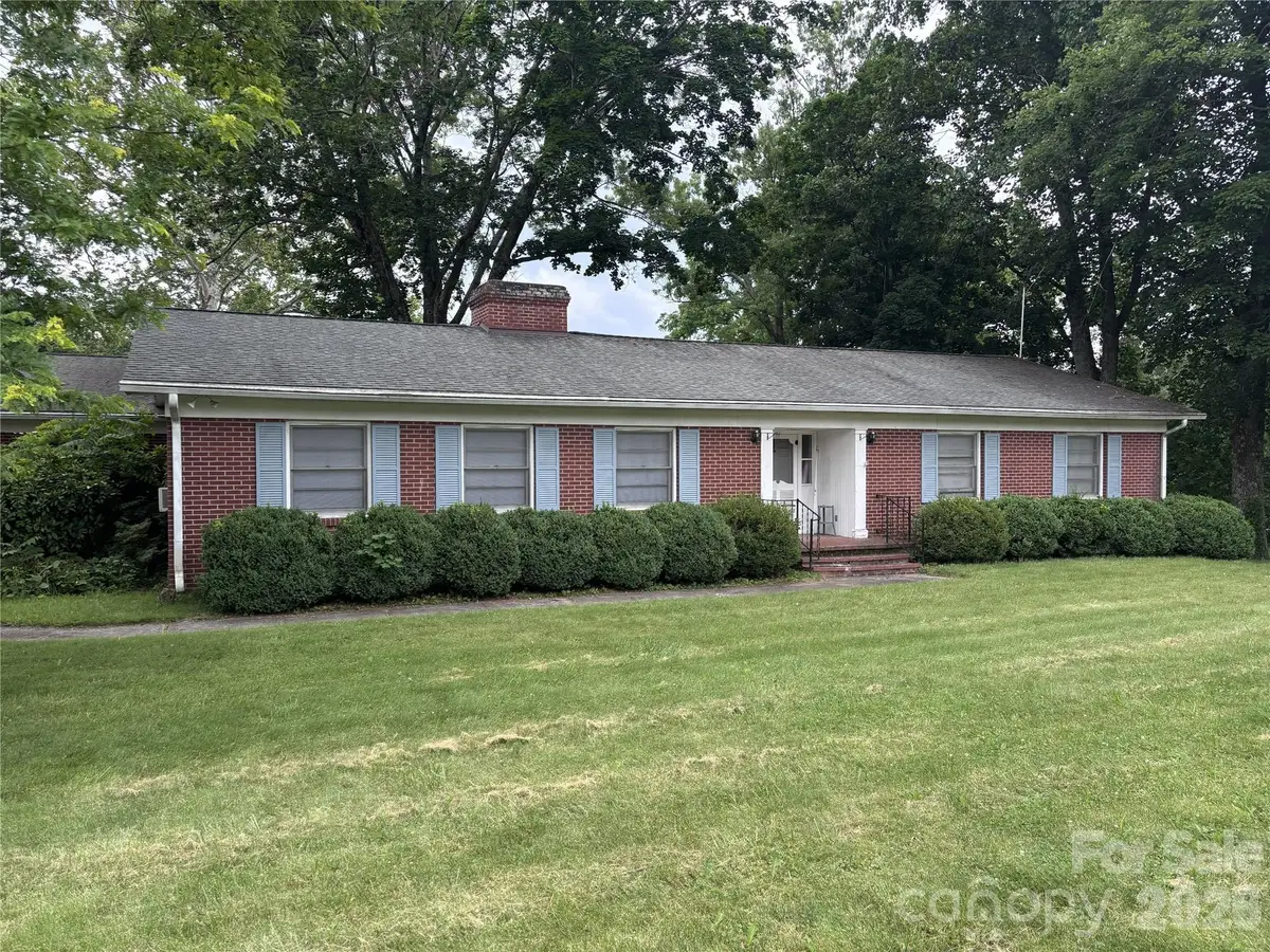 625 Vance Street, Waynesville, NC 28786 - #1