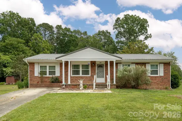 107 Maywood Road, Hendersonville, NC 28792